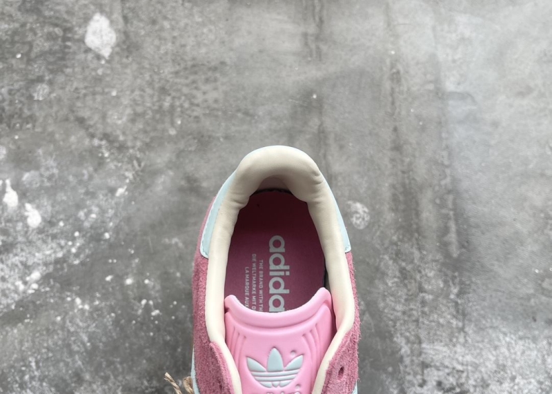 Adidas Sneakers